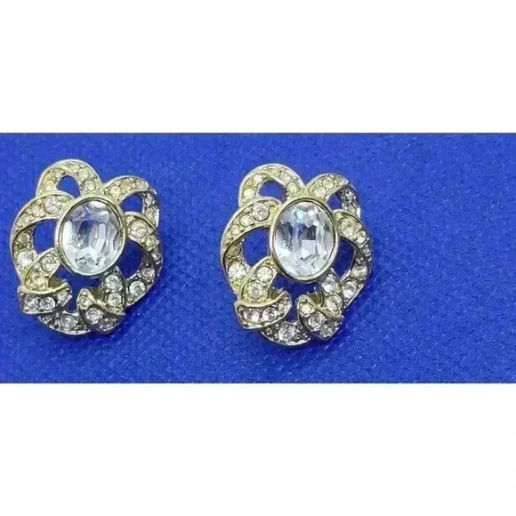 Vintage Trifari Earrings Gold & Clear Rhinestone Pierced Ribbon Design - Picture 8 of 9